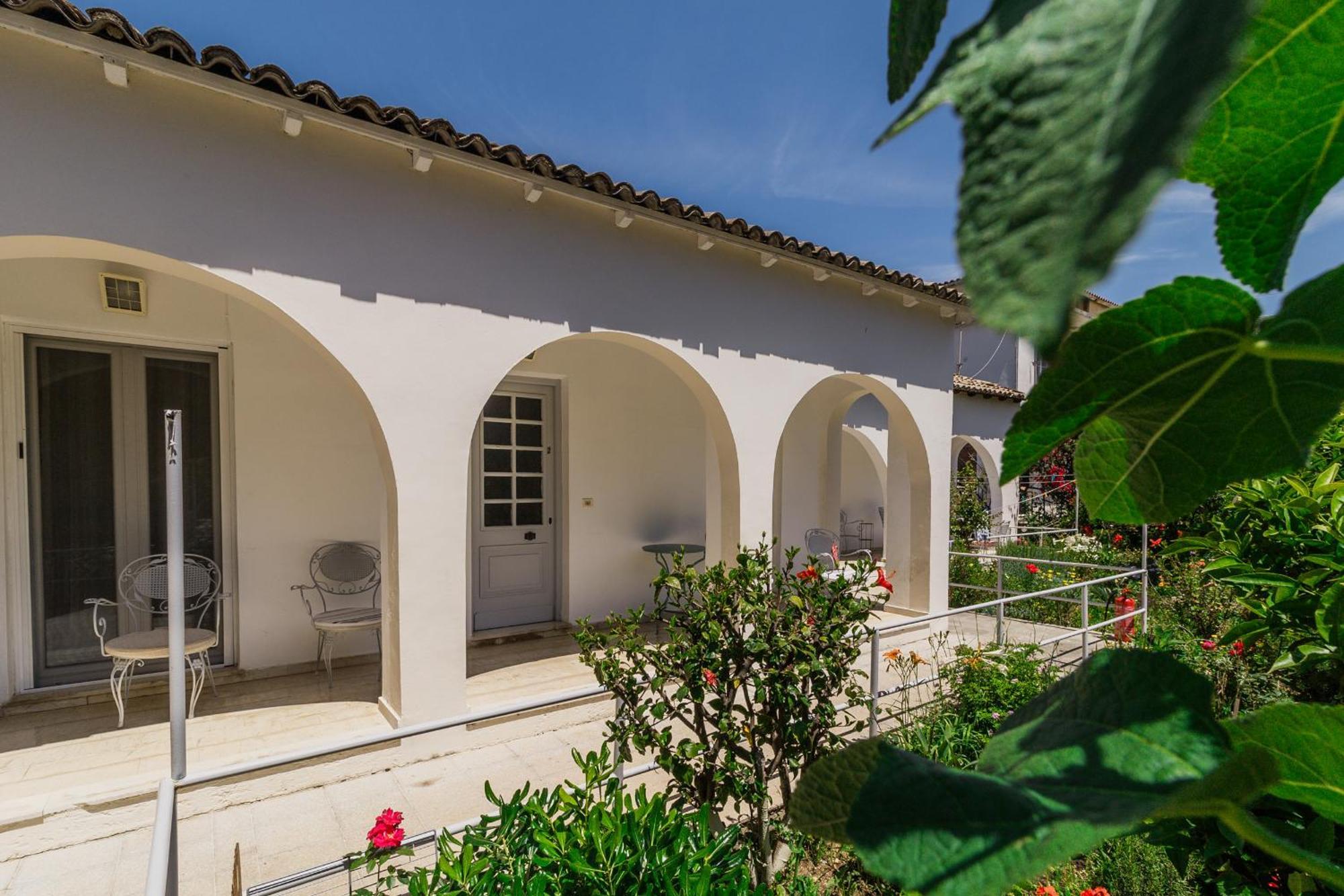 Lena Kassiopi Apartments Bagian luar foto