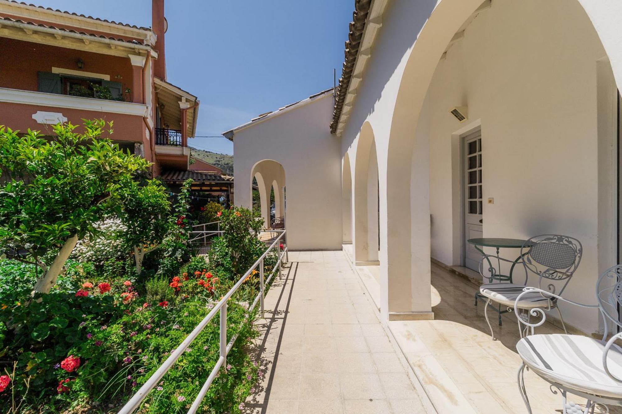 Lena Kassiopi Apartments Bagian luar foto